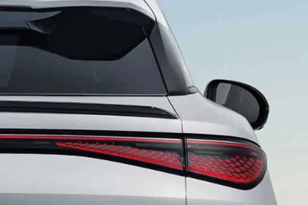 BYD M6